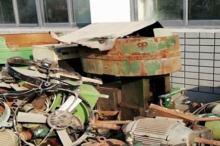玛沁下大武乡旧变压器设备回收